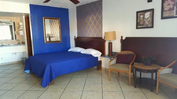 Lago Motor Inn image 11