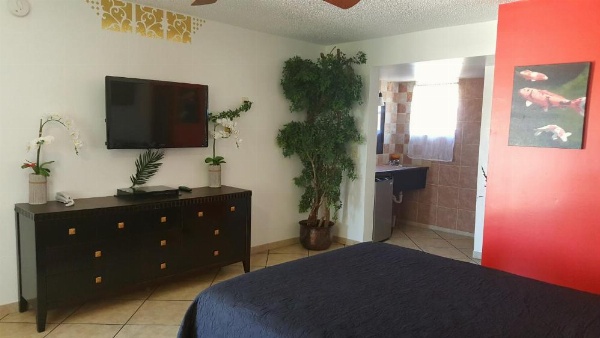 Lago Motor Inn image 8